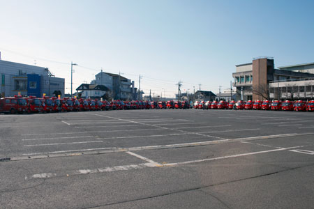 市役所駐車場に勢ぞろいの消防車 [2010年1月10日撮影]