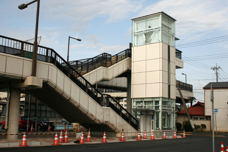 新設された下館駅南のエレベータ [2013年3月3日撮影]