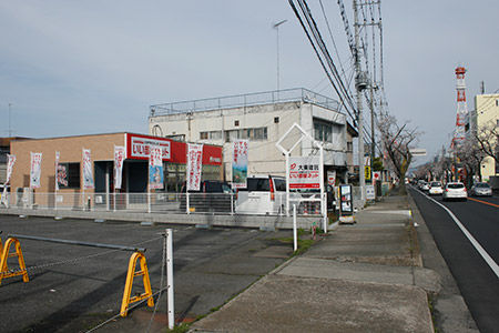 ツルハドラック向いに移転した大東建託下館店 [2013年3月26日撮影]