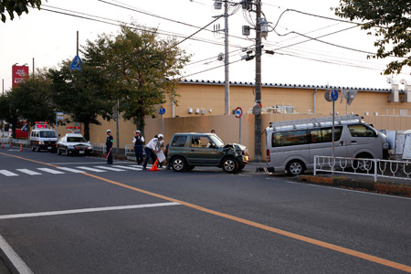 カスミの近くの交通事故 [2013年10月14日撮影]