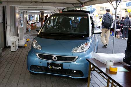 しもだて商工まつり ２人乗り電気自動車？ [2013年11月24日撮影]