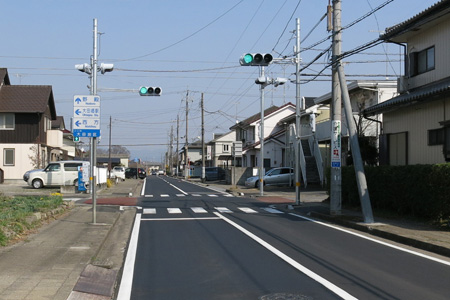 大田郷駅の近くに新しく設置された信号機 [2014年3月28日撮影]