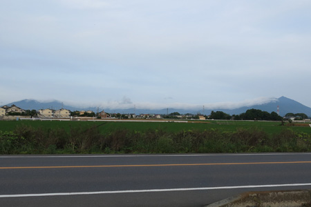 筑波山から加波山にかかる雲 [2014年6月10日撮影]