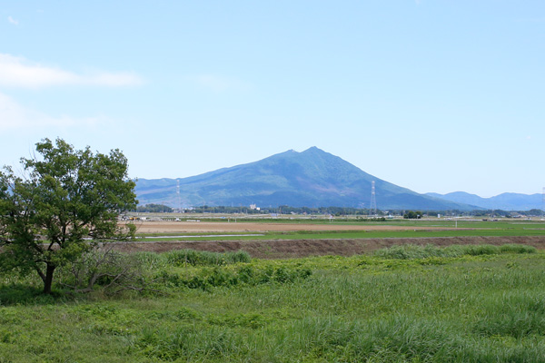 大谷川の野殿橋からの筑波山 [2014年6月13日13時54分頃撮影]