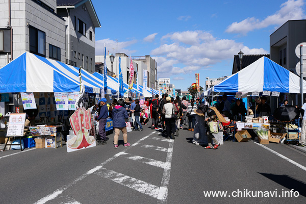 下館駅なか・駅まえフェスティバル 沿線等自治体ＰＲと飲食店ブース [2016年10月29日撮影]