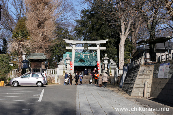 羽黒神社に参拝に来た人々 [2023年1月9日撮影]