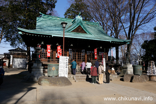 羽黒神社に参拝に来た人々 [2023年1月9日撮影]