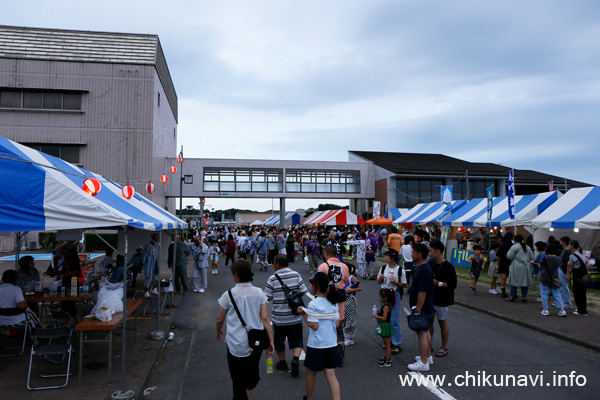 人で賑わう関城の祭典 どすこいペア [2023年8月20日撮影]