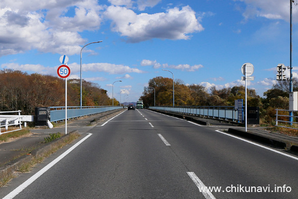 中島橋 (奥が筑西市)