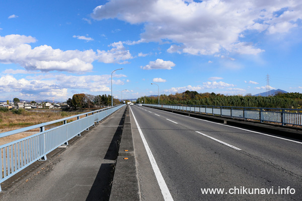 中島橋 (奥が筑西市)