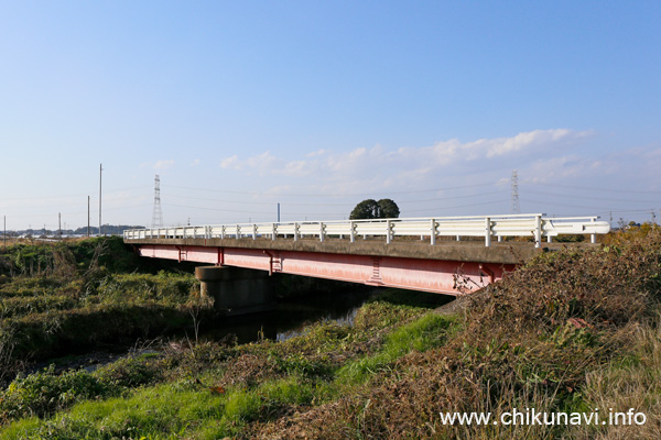 泉橋 (奥が北西)